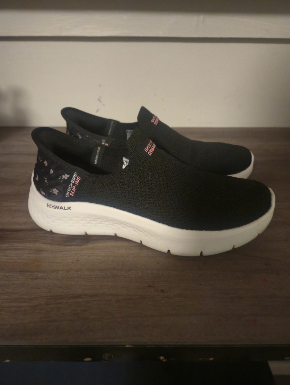 Skechers Women's Black Floral Slip-On Sneakers with White Sole Size 7 - Picture 2 of 9